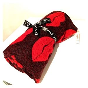 NWT Victoria Secret Lips Kisses Throw Blanket